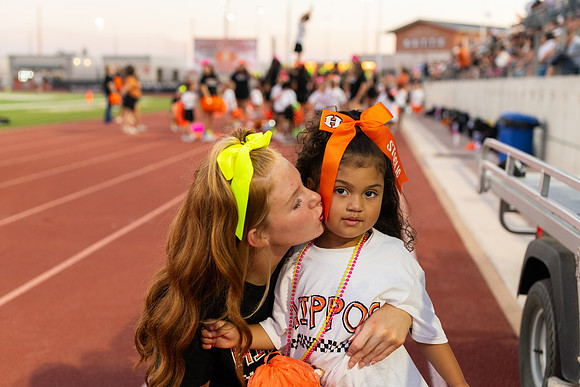 HHS Neon104