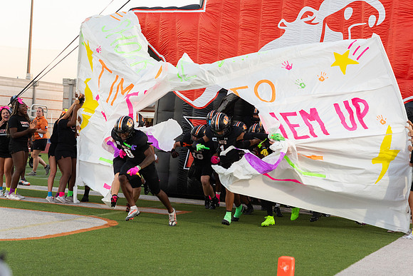 HHS Neon131