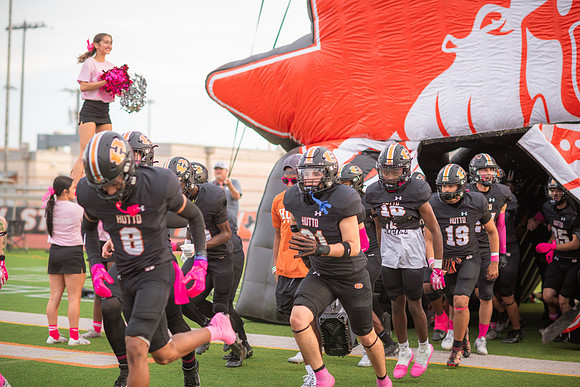 HHS Pink Out31