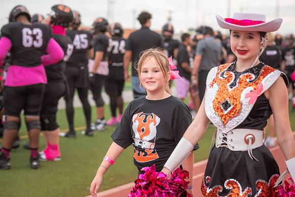 HHS Pink Out38