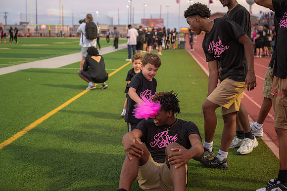 HHS Pink Out144