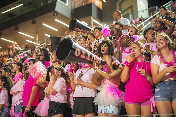 HHS Pink Out180