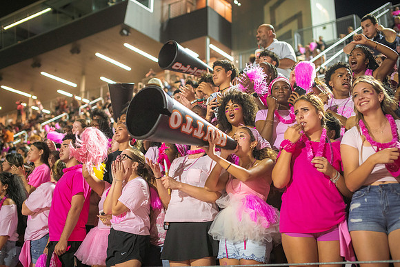 HHS Pink Out181